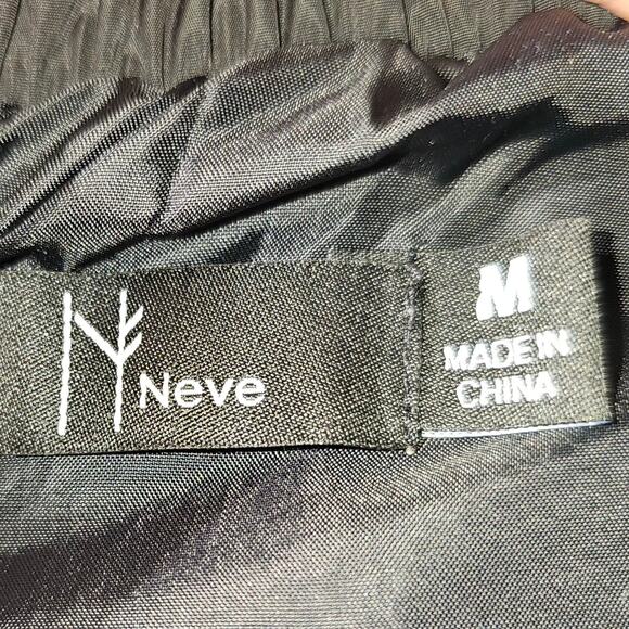 Neve Black Quilted Winter Mini Skirt with Zipper Detail Size Medium - Picture 7 of 8